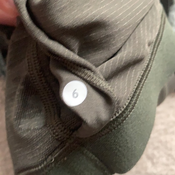 Lululemon camo top - Picture 4 of 4